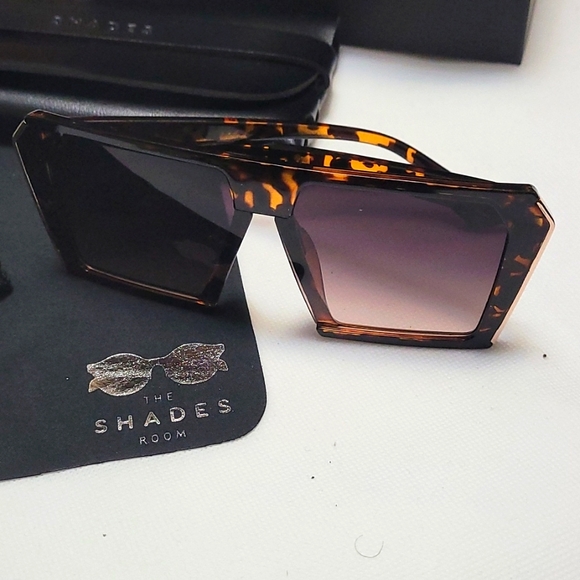 2FOR$30BRAND NEW TRANSPARENT LENS  GOLD FLAT TOP FRAME SUNGLASSES +… - Picture 3 of 5